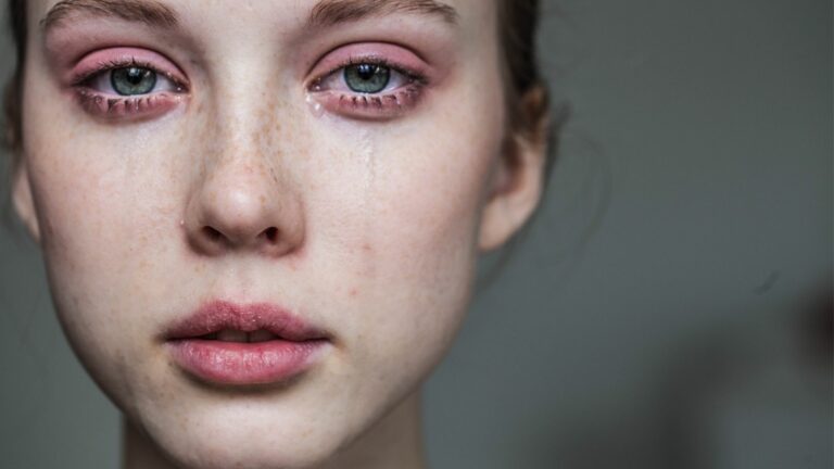 Emotional Overwhelm: Symptoms, Causes, and Prevention Tips