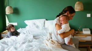 How To Choose The Right Online Postpartum Therapist For You?