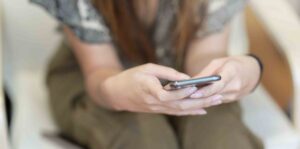 Can I Text an Online Therapist?